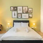 2 Bed Rooms I 82 M2 I Comfy I 160 Mbit Wifi